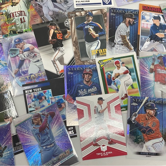 Assorted Baseball Trading Cards Collection - Picture 7 of 14